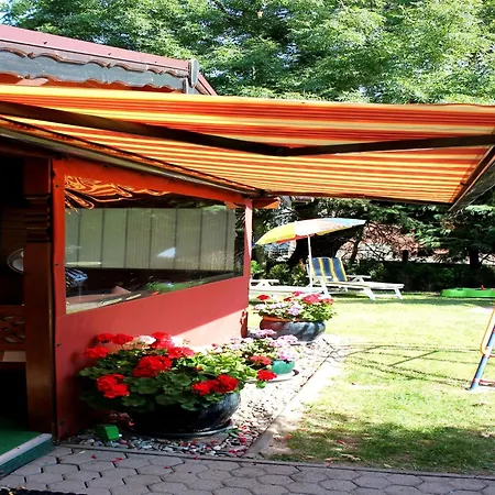 In Schoener Garten, Cleaning Included